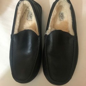 Men's UGG Ascot Slippers LIKE NEW